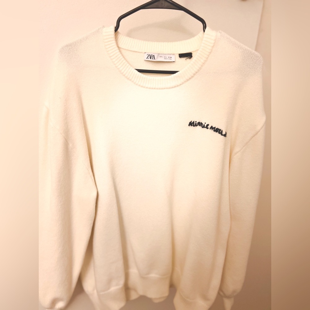 zara brand soft  crew neck mini mouse designed sweater. Over sized sweater